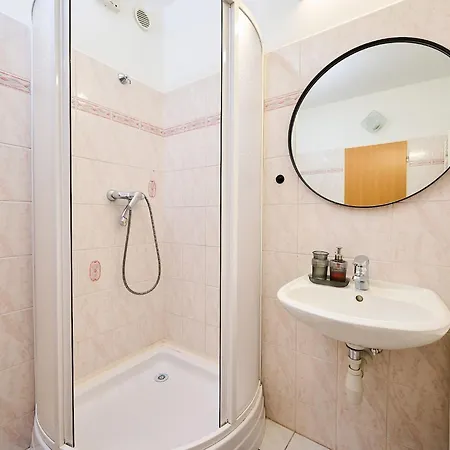 شقة Rosie-dolni Namesti By Interhome